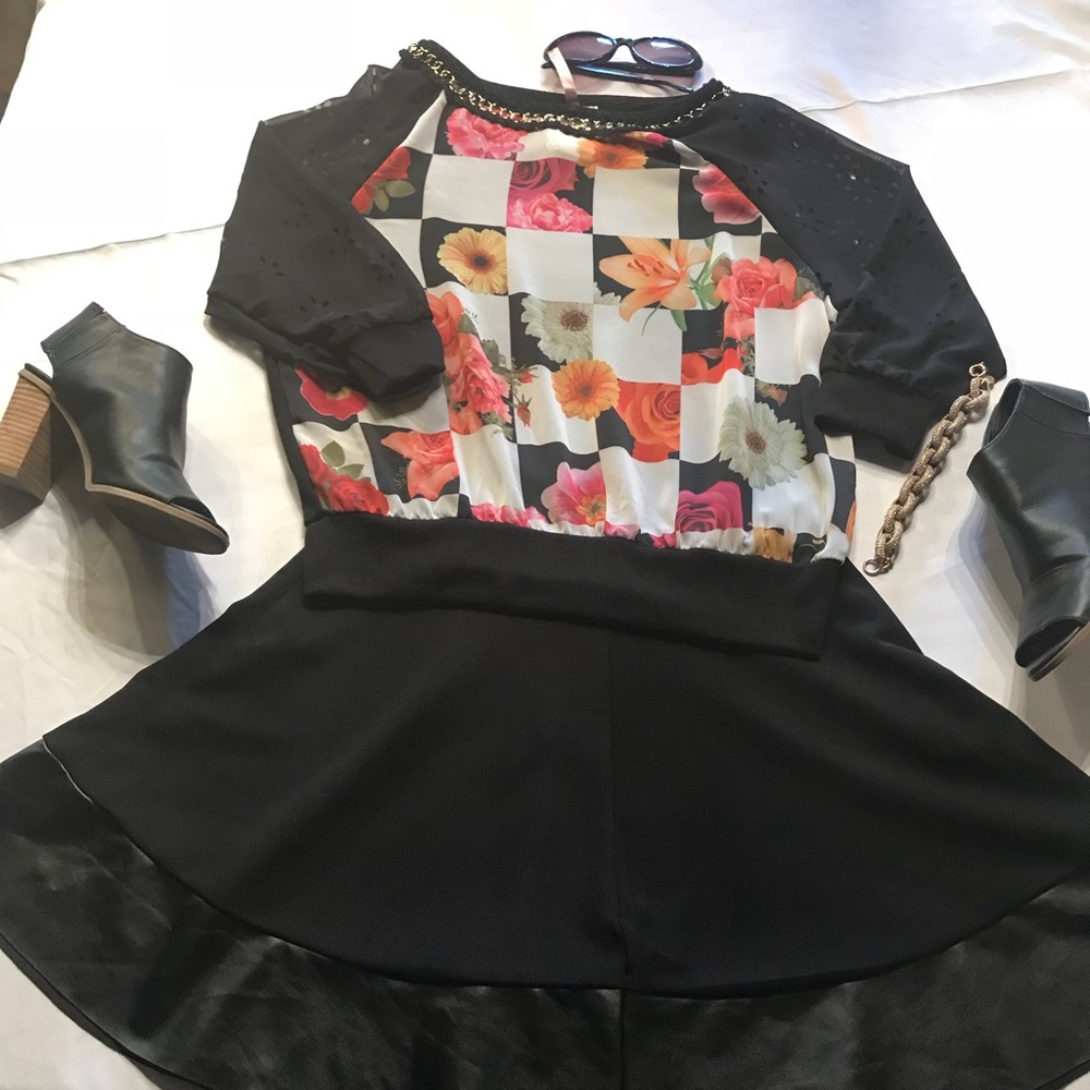 Beautiful sheer 3/4 sleeve Mauve Brand shirt💜💜💜